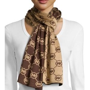 Michael Kors Circle Logo Knit Scarf